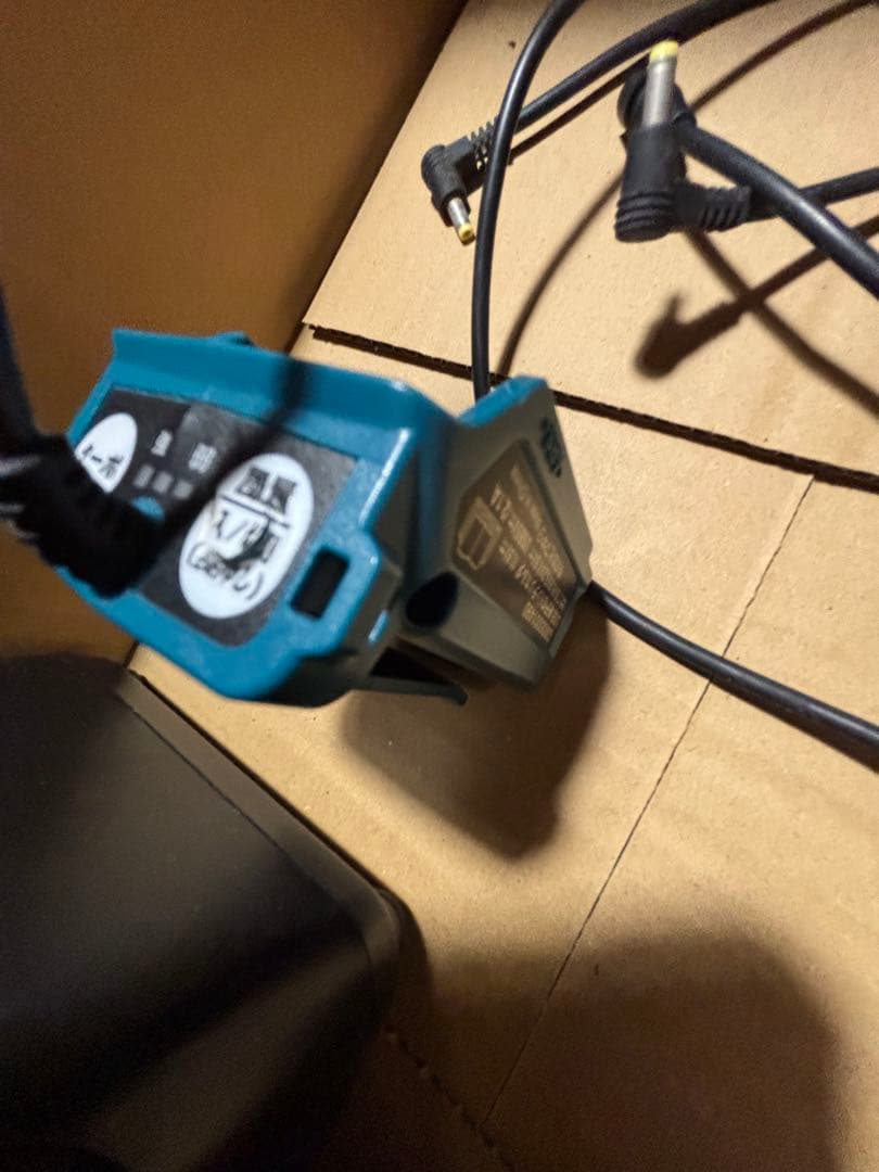 Makita DC10SA 充電器とファンセット　純正バッテリー2個付き