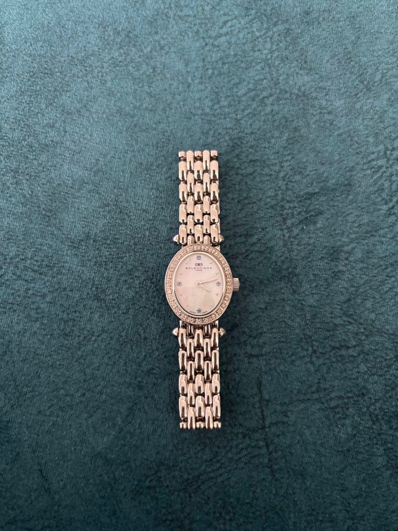 バレンシアガ！！レディース オーバル型 シェルストーン付き！