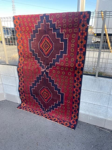 30～40年くらい前のペルシャヴィンテージラグ サイズ:185x115cm