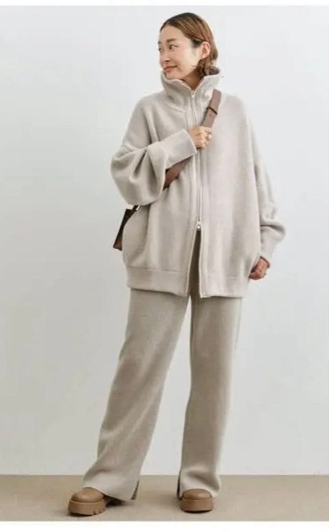 みらいドゥーズィエムクラスベージュ ジッパー付き ハイネック ジャンパー