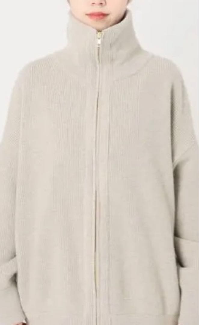 みらいドゥーズィエムクラスベージュ ジッパー付き ハイネック ジャンパー