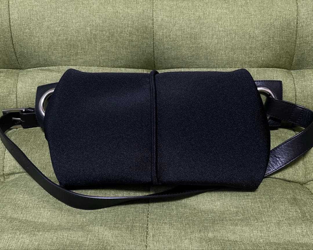 kawa-kawa カワカワ wet ハトメ ボディバッグ 肩がけ 斜め掛け　M