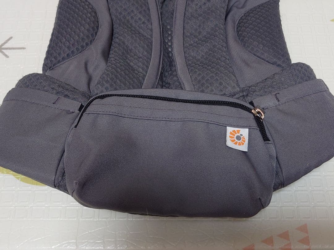 エルゴベビー オムニブリーズ エアメッシュ グラファイトグレー　よだれカバー付き