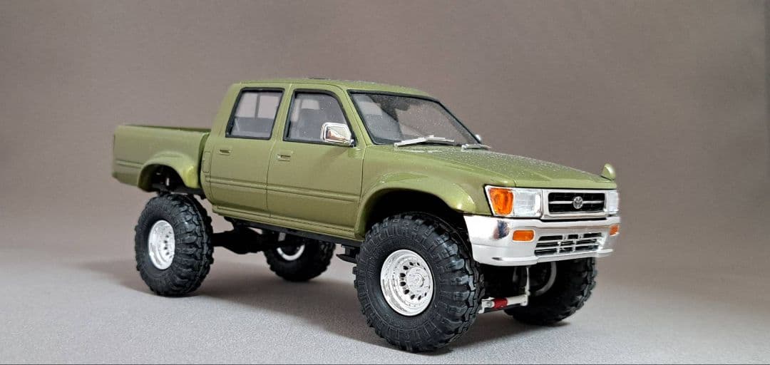 プラモデル完成品　ハイラックスダブルキャブ