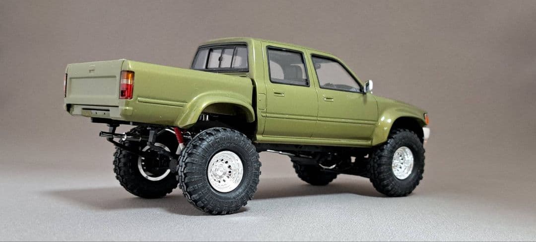 プラモデル完成品　ハイラックスダブルキャブ