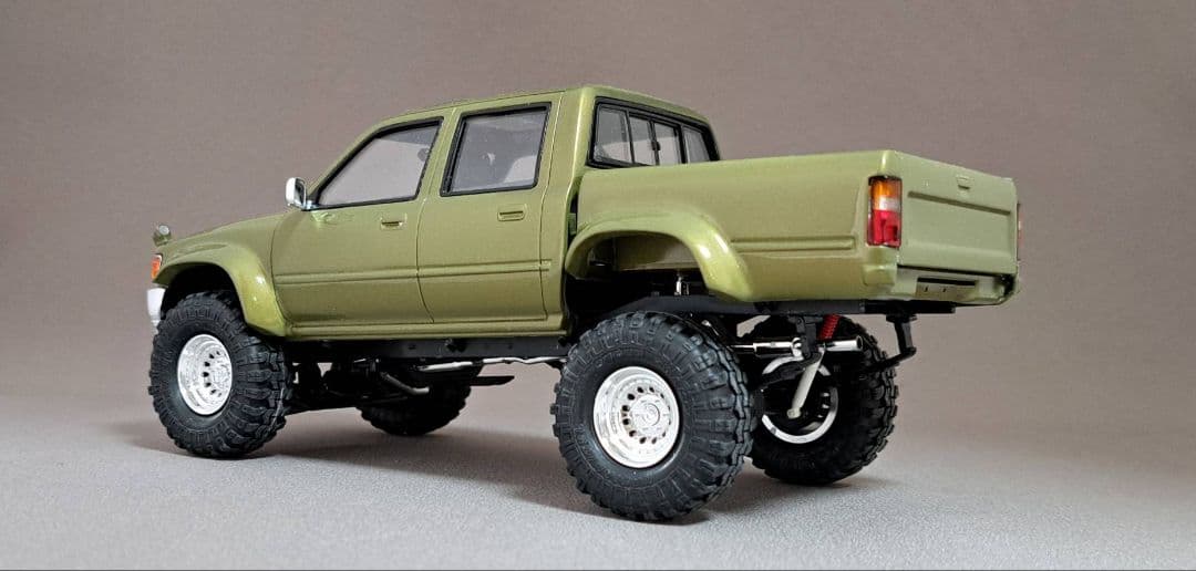 プラモデル完成品　ハイラックスダブルキャブ