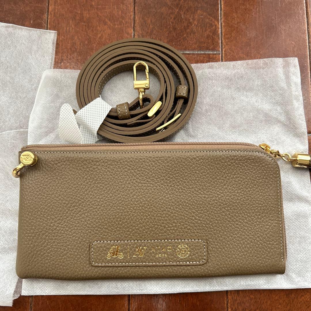 ATAO ベージュ 長財布 ショルダーストラップ付き