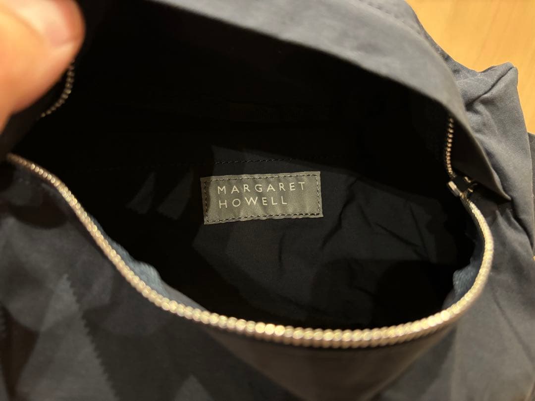 ほぼ未使用 マーガレットハウエル ボディバッグ ネイビー　プライスタグあり