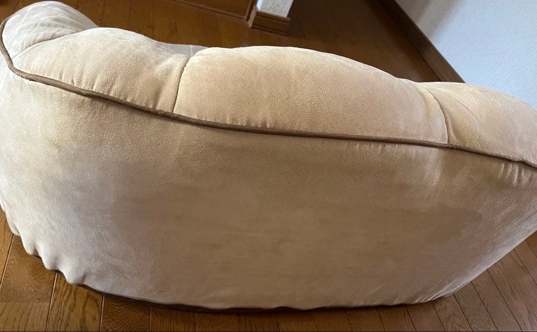 ベージュ ラウンド(シェル)型 2人掛けソファ