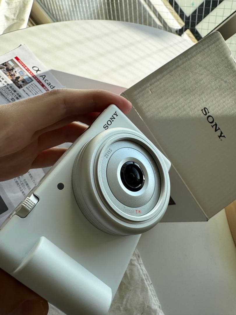 【新品】SONY ZV-1F (W)本体　箱付き