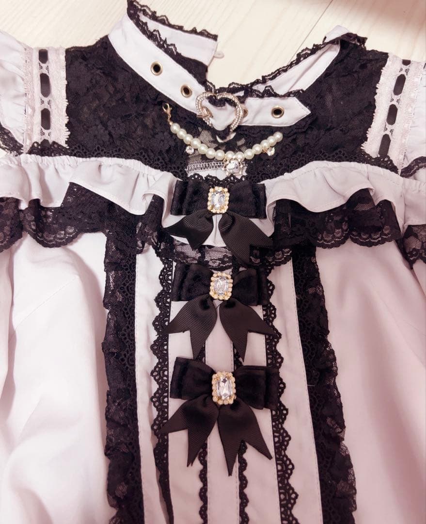 LIZLISA 地雷系　リズリサ 3つリボンフロントチョーカーブラウス　ピンク