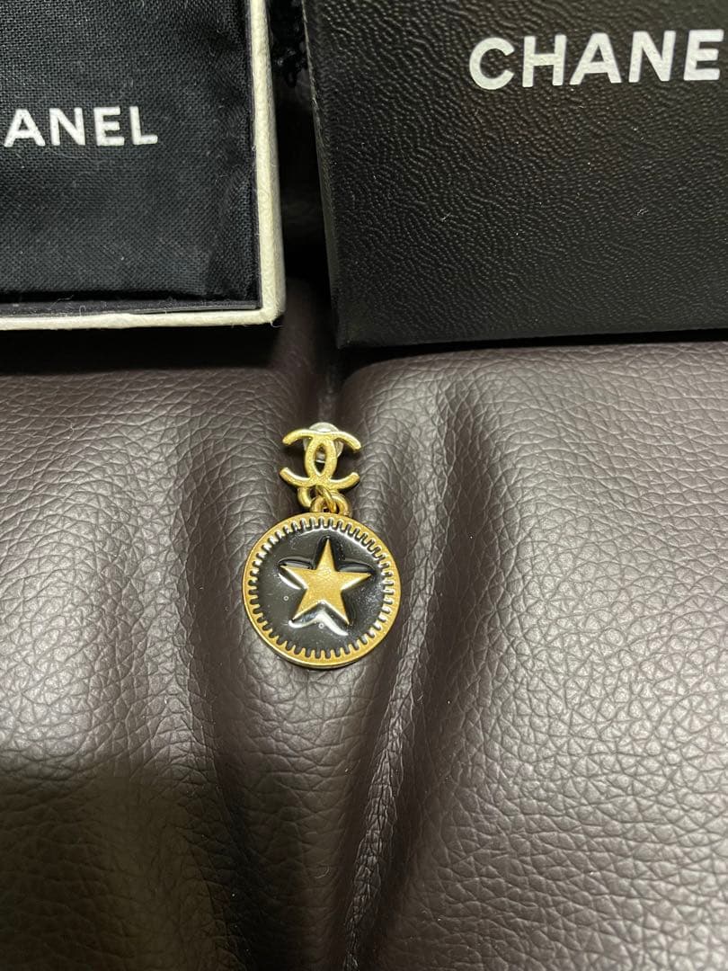 c*5様 CHANEL 星型モチーフ ピアス(片耳用)