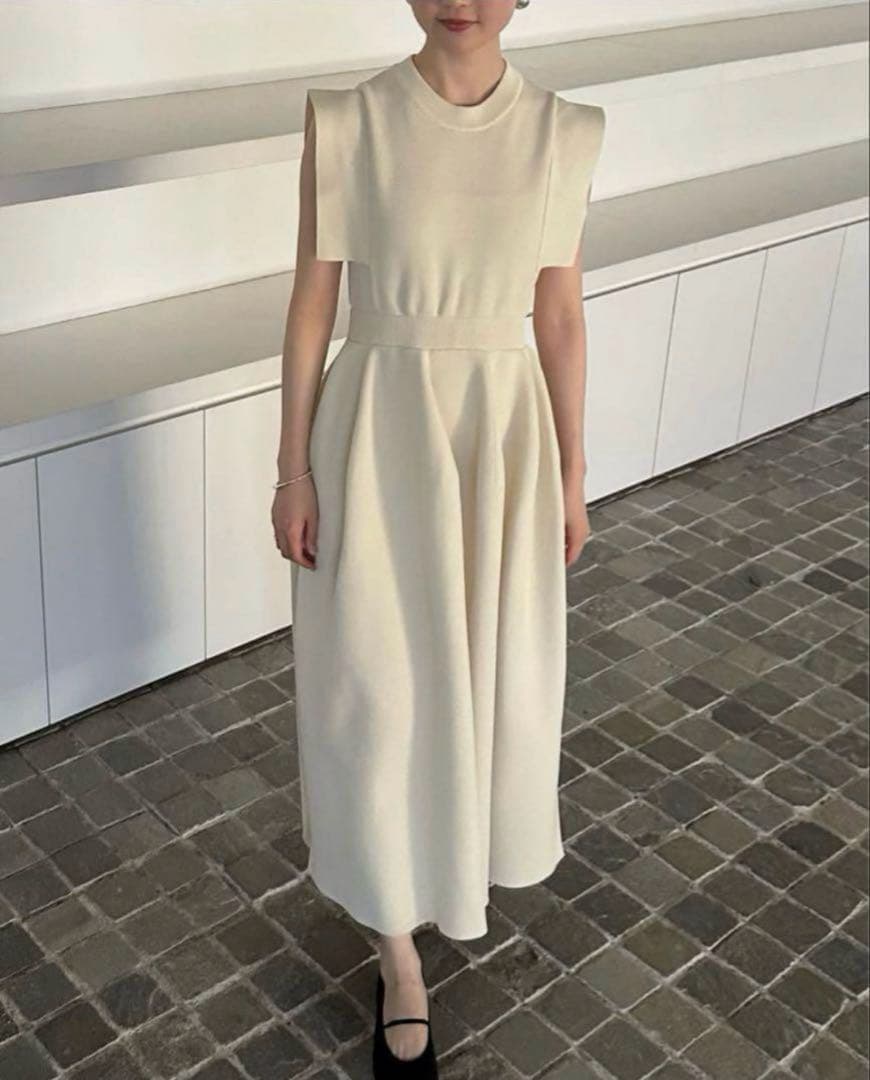 未使用 クラネ　SQUARE SELEEVE KNIT ONEPIECE