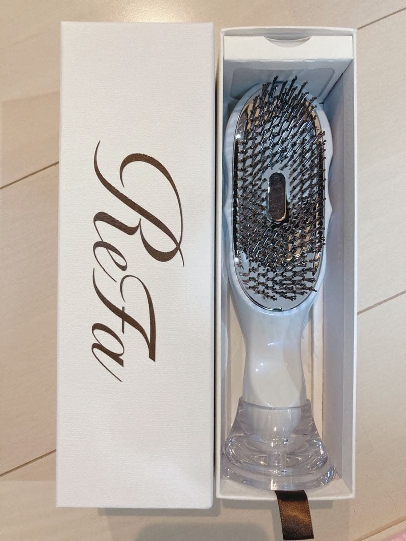 リファ　イオンケアブラシプレミアム　ホワイト