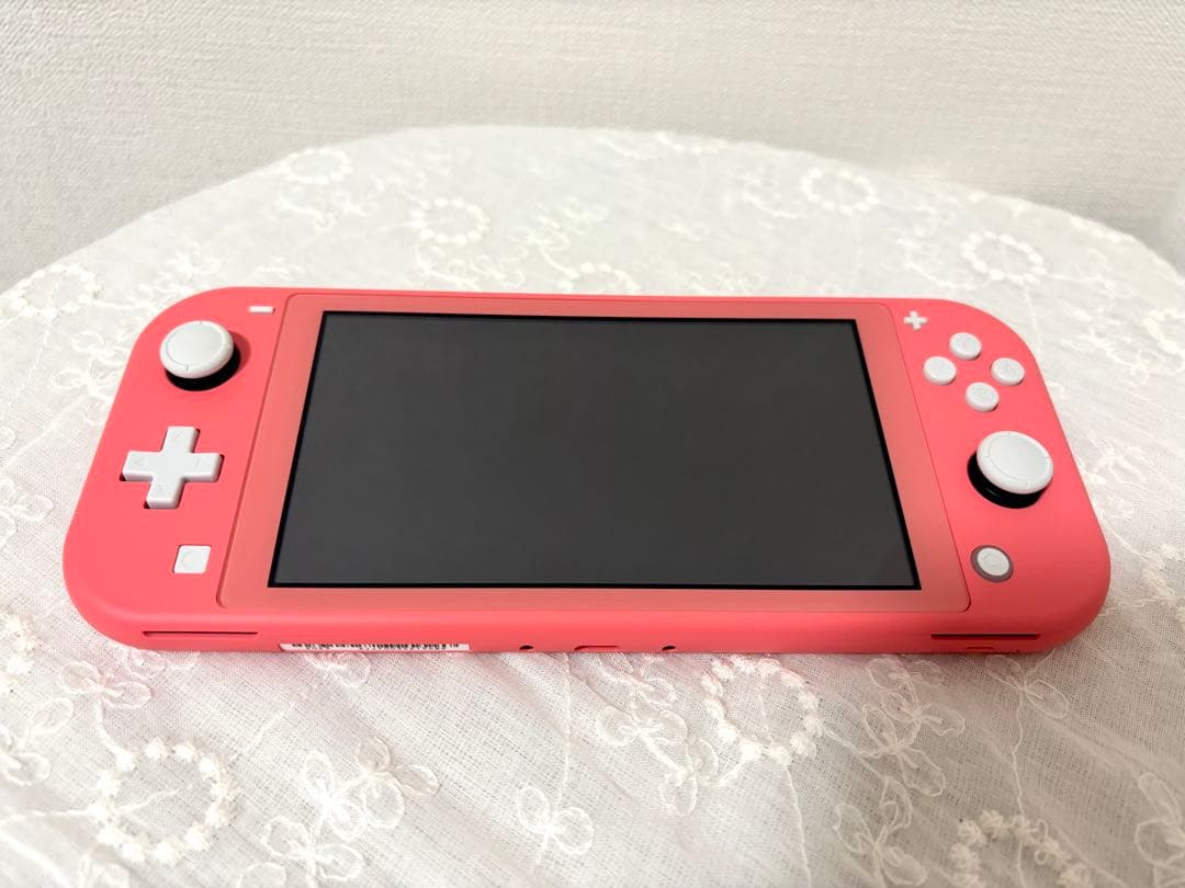 Nintendo Switch Lite コーラルカラー