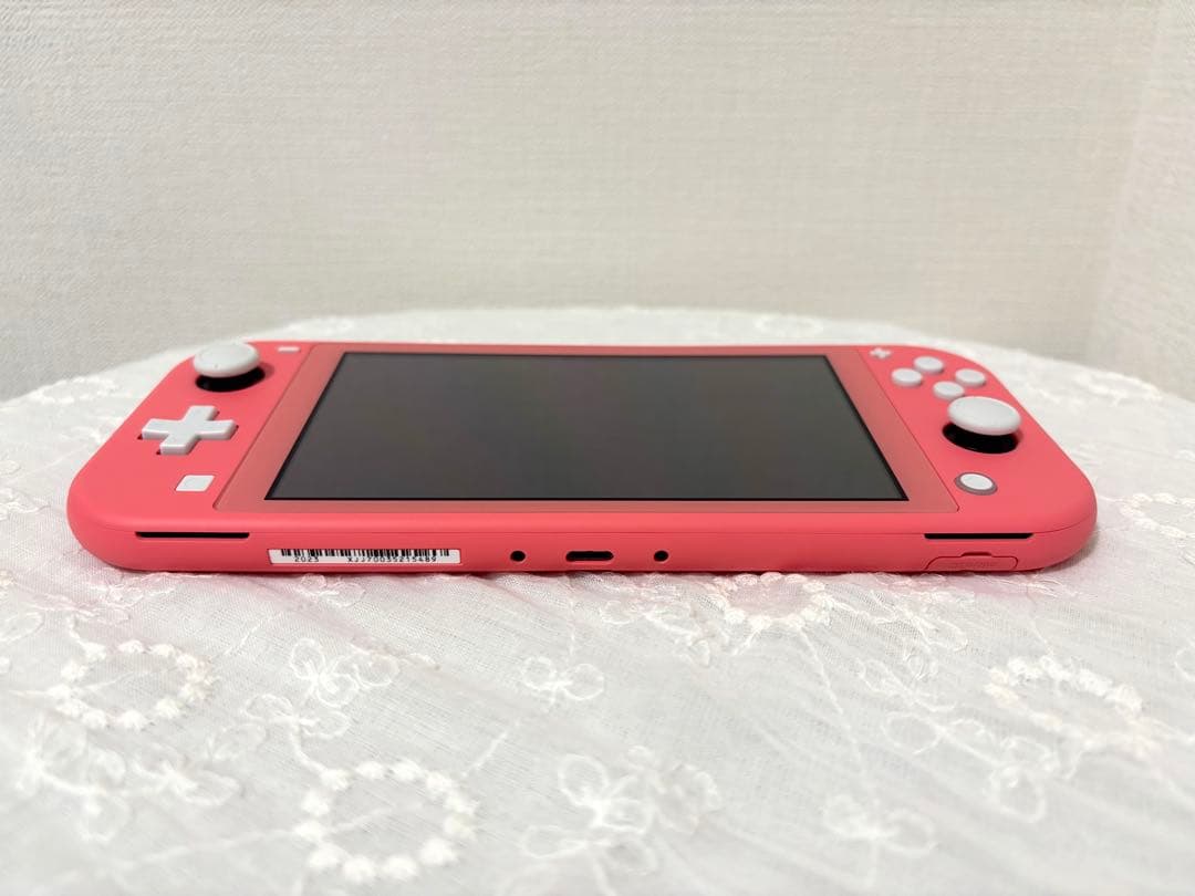 Nintendo Switch Lite コーラルカラー