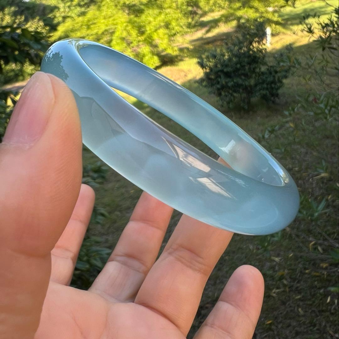 天然ミャンマー産Aランク翡翠スカイブルー模様がきらめくバンクルAB1079