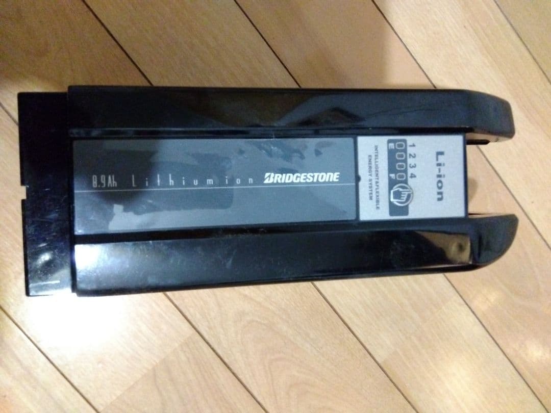 ブリヂストン電動自転車用ヤマハ製バッテリーと充電器 X83-33 X54-02