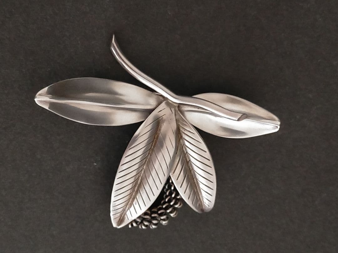 北欧ヴィンテージ　デンマーク Gertrude Engel ボタニカルブローチ