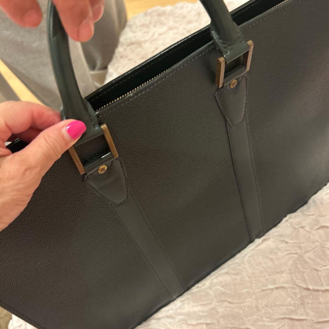 ルイヴィトン　タイガ　ビジネスバッグ　ポルトドキュマン