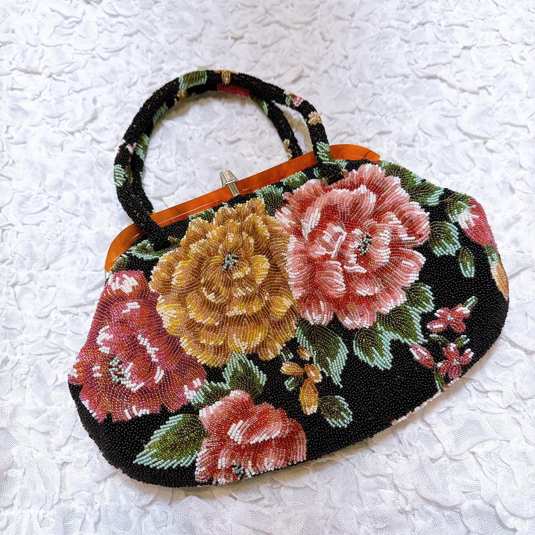 手刺繍　ガラスビーズバック　パーティバック　がま口　花柄