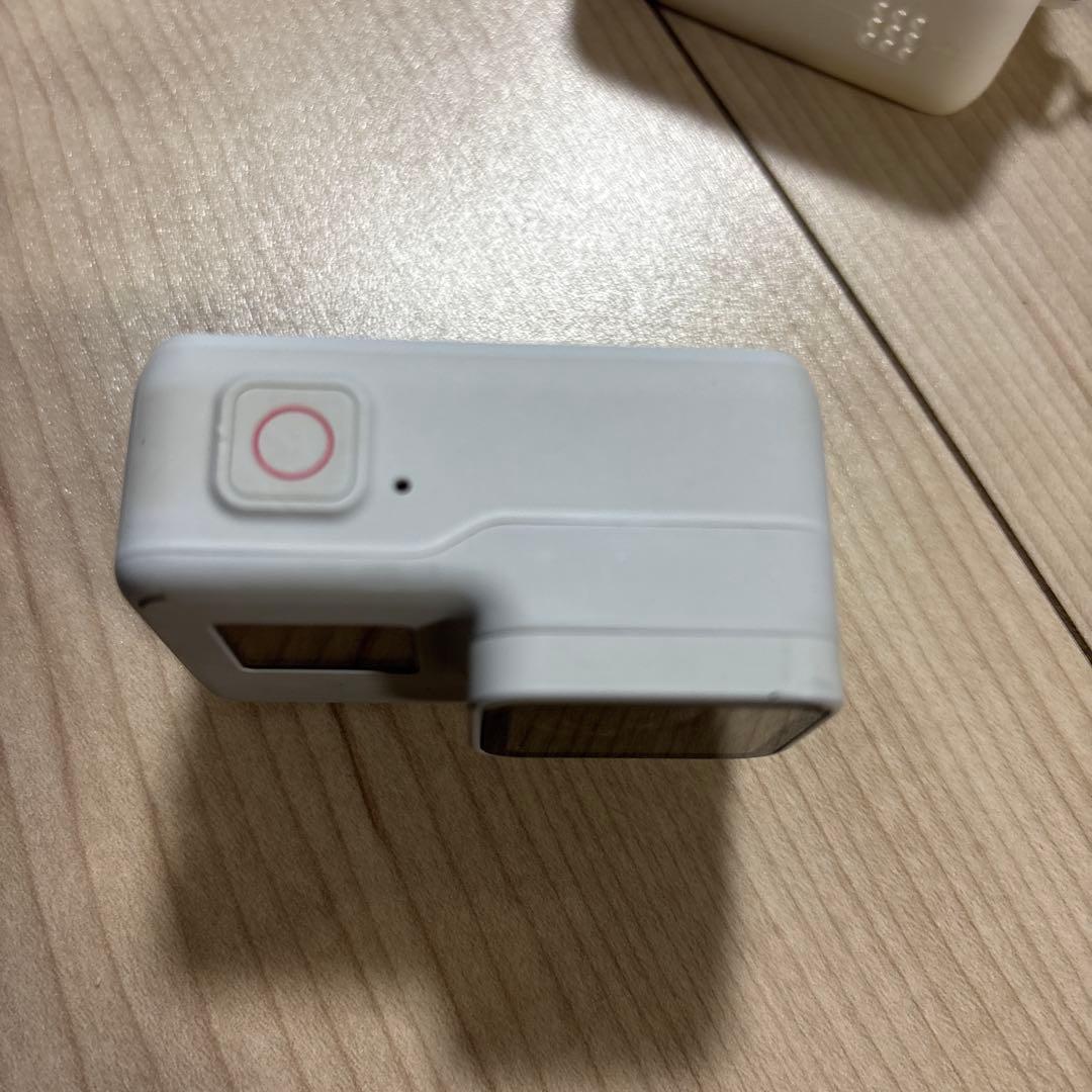 GoPro 7 カメラ 本体+ハンドグリップ+スリーブ+ランヤード