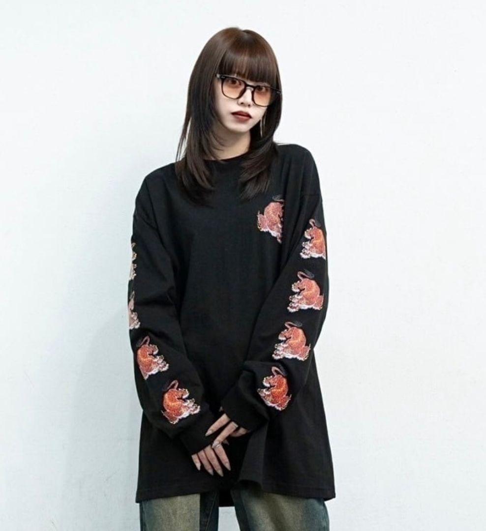 【新品未使用】チュウカタベタイ TIGER ロングスリーブTシャツ