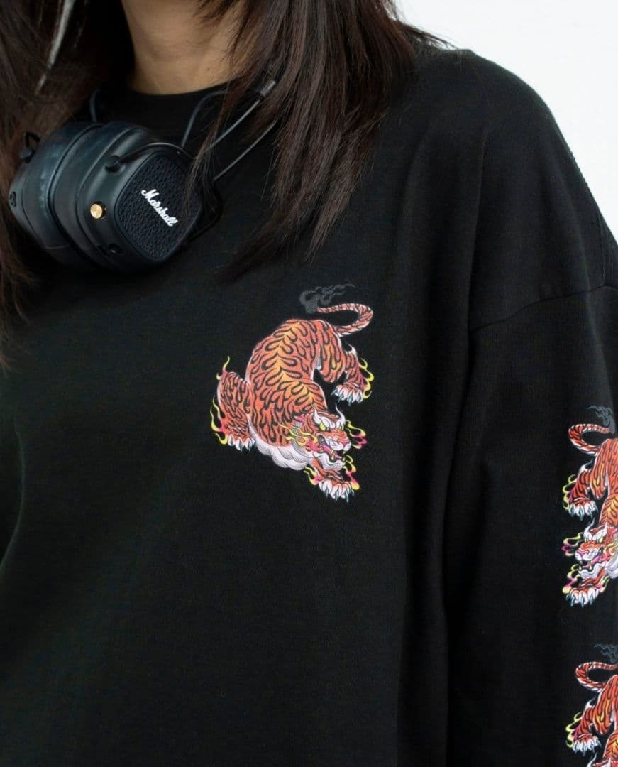 【新品未使用】チュウカタベタイ TIGER ロングスリーブTシャツ