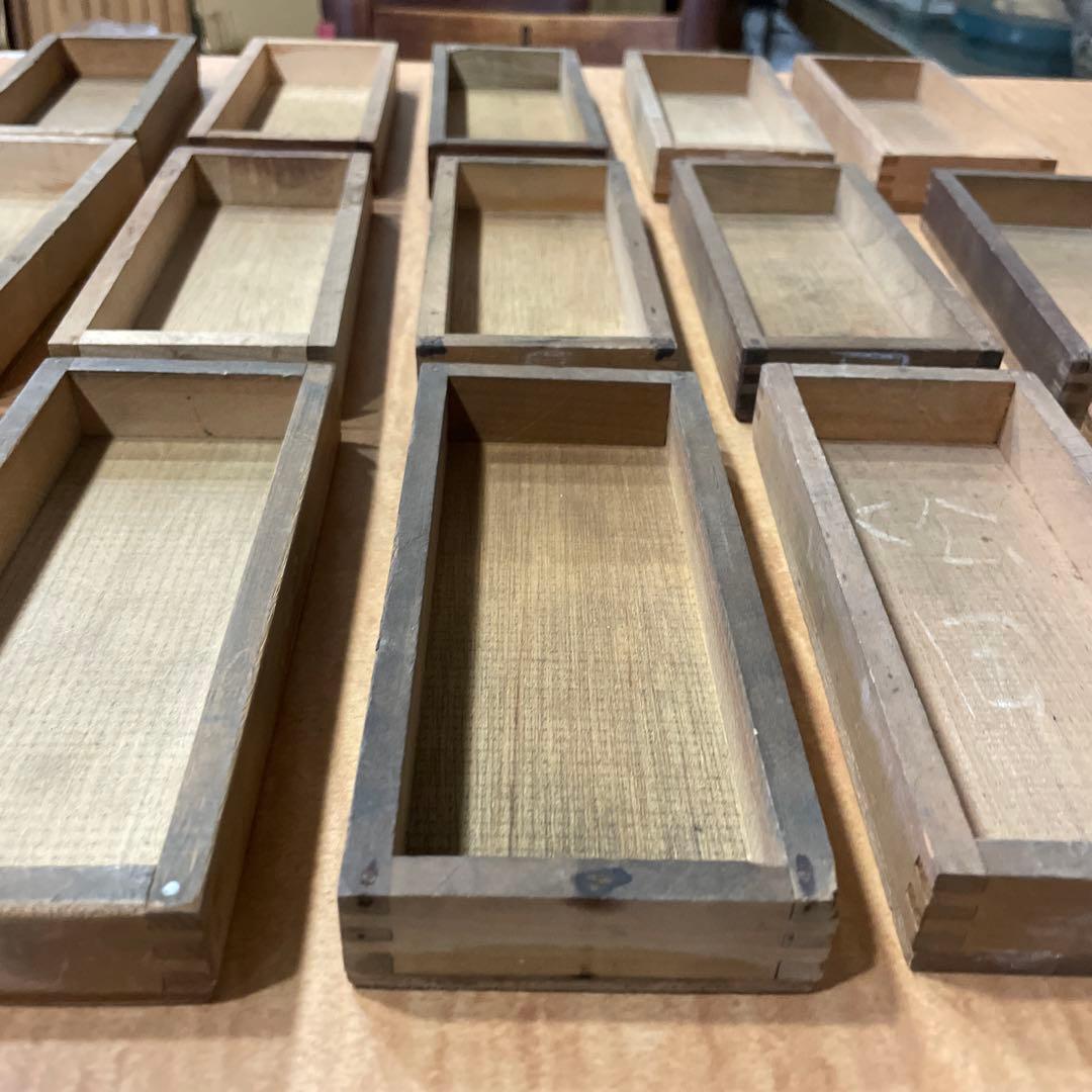 【珍しい小型】B105-1/活版印刷所で使われていた小箱（文選箱）105枚