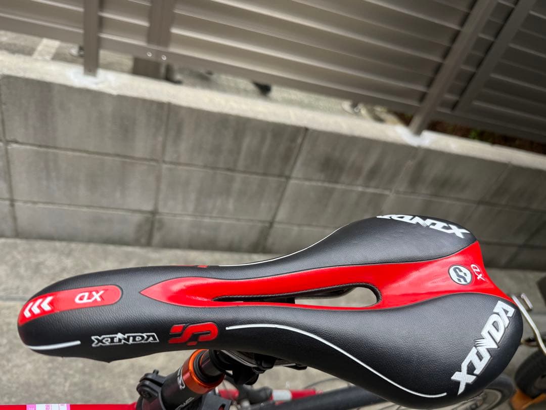TREKレッド スポーツサイクル Xindaサドル Wellgoペダル