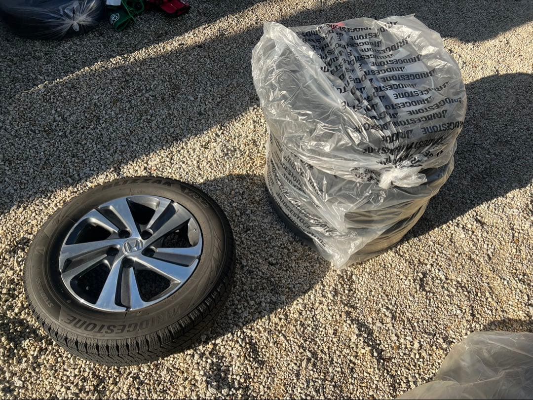 【やす】Hondaフリード純正 15インチ スタッドレス4本セット