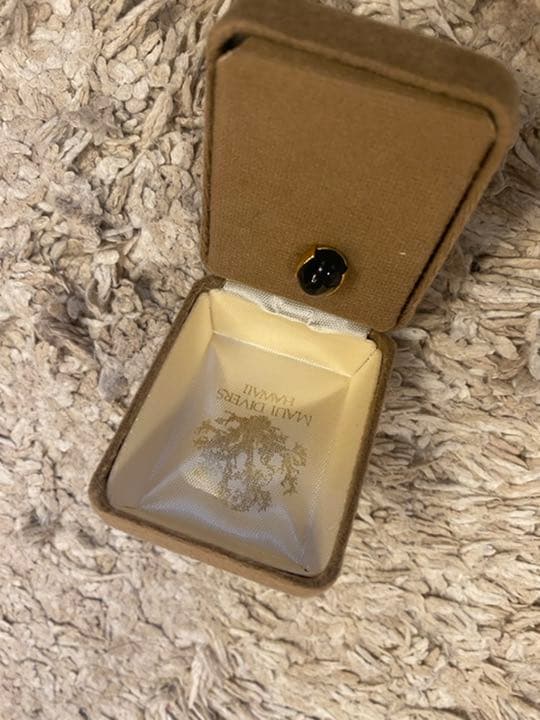 マウイダイバーズ　ラペルピン　黒珊瑚