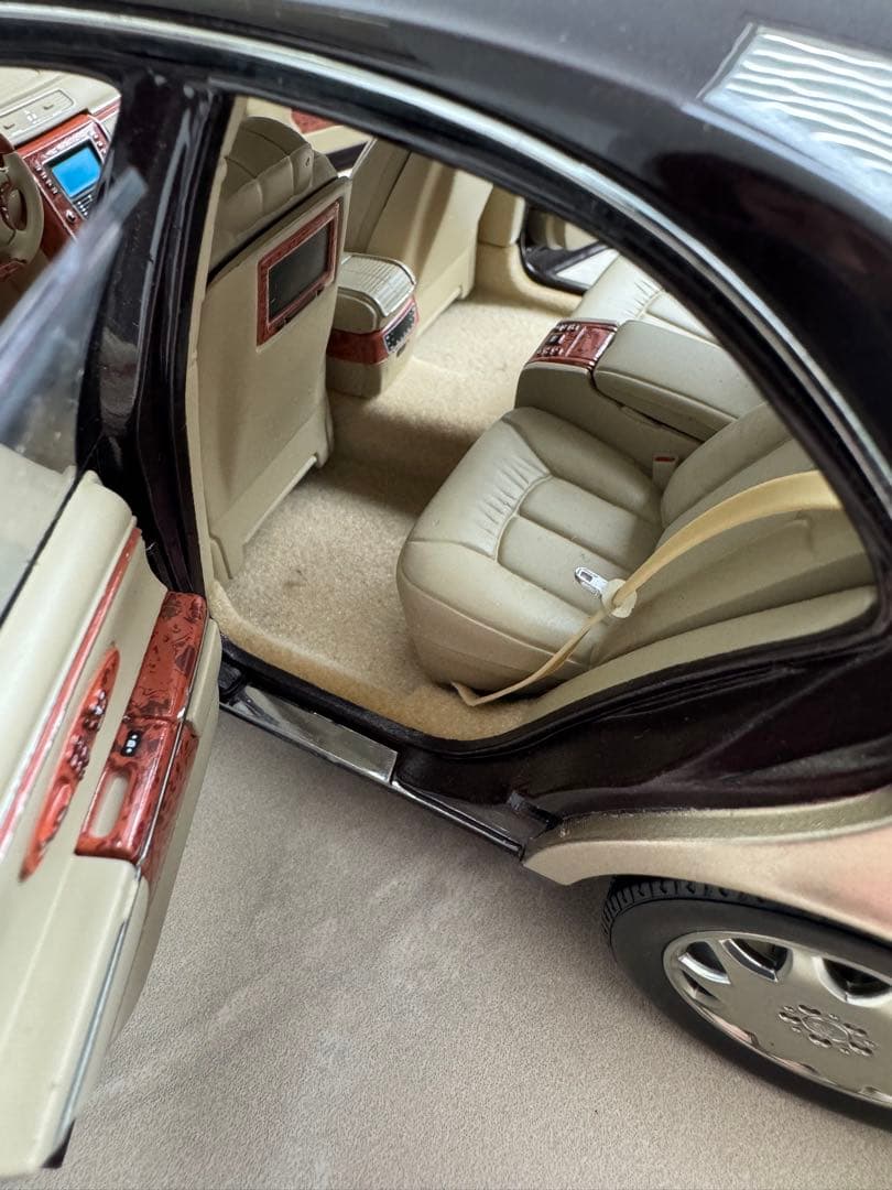 Maybach 57 モデルカー⭐︎1/18スケール⭐︎ AUTOart ツートーン