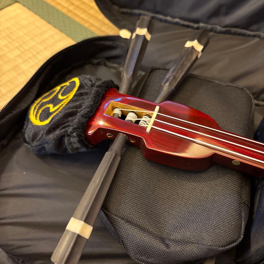 赤い三線 ヘビ革胴 標準サイズ