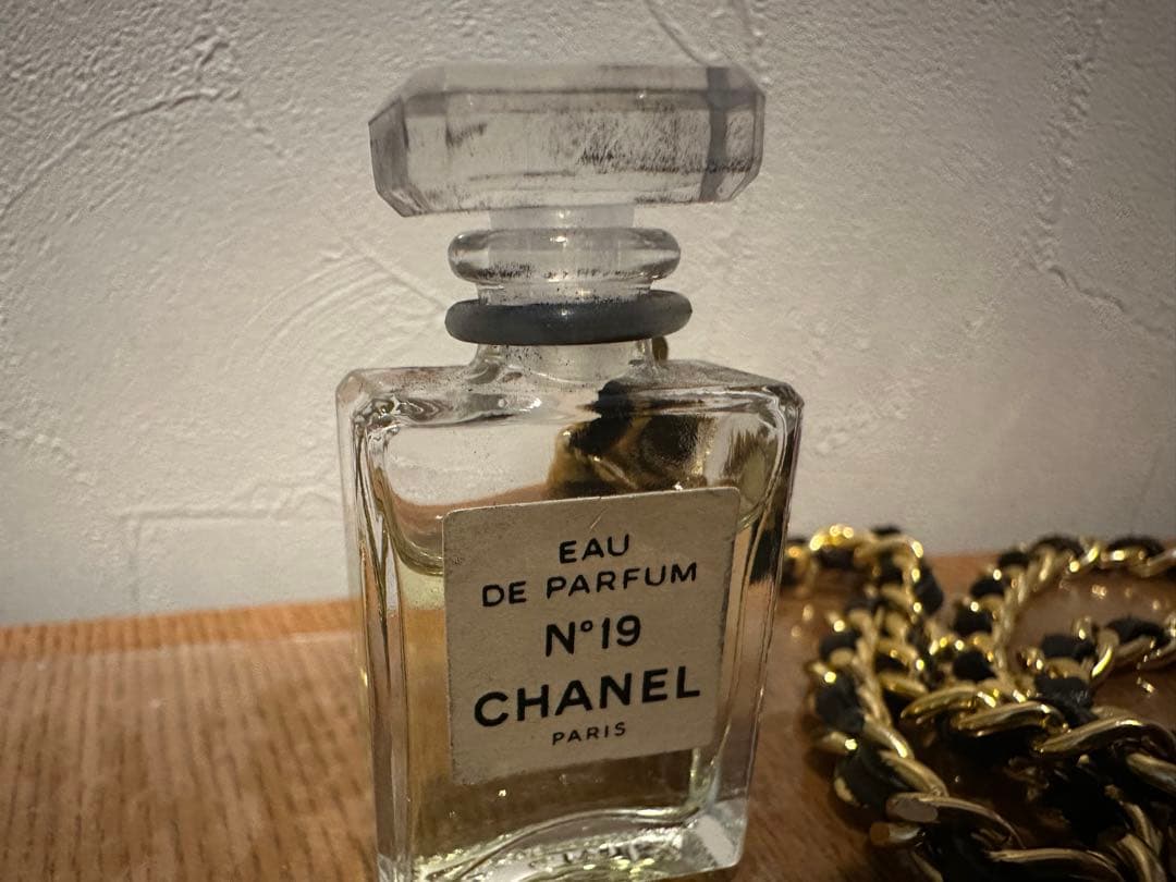 希少 CHANEL 香水ミニボトル ネックレス N°19