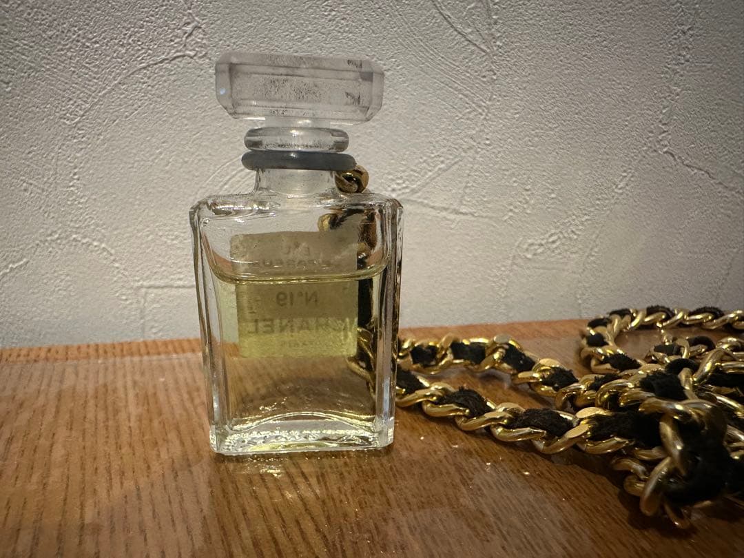 希少 CHANEL 香水ミニボトル ネックレス N°19