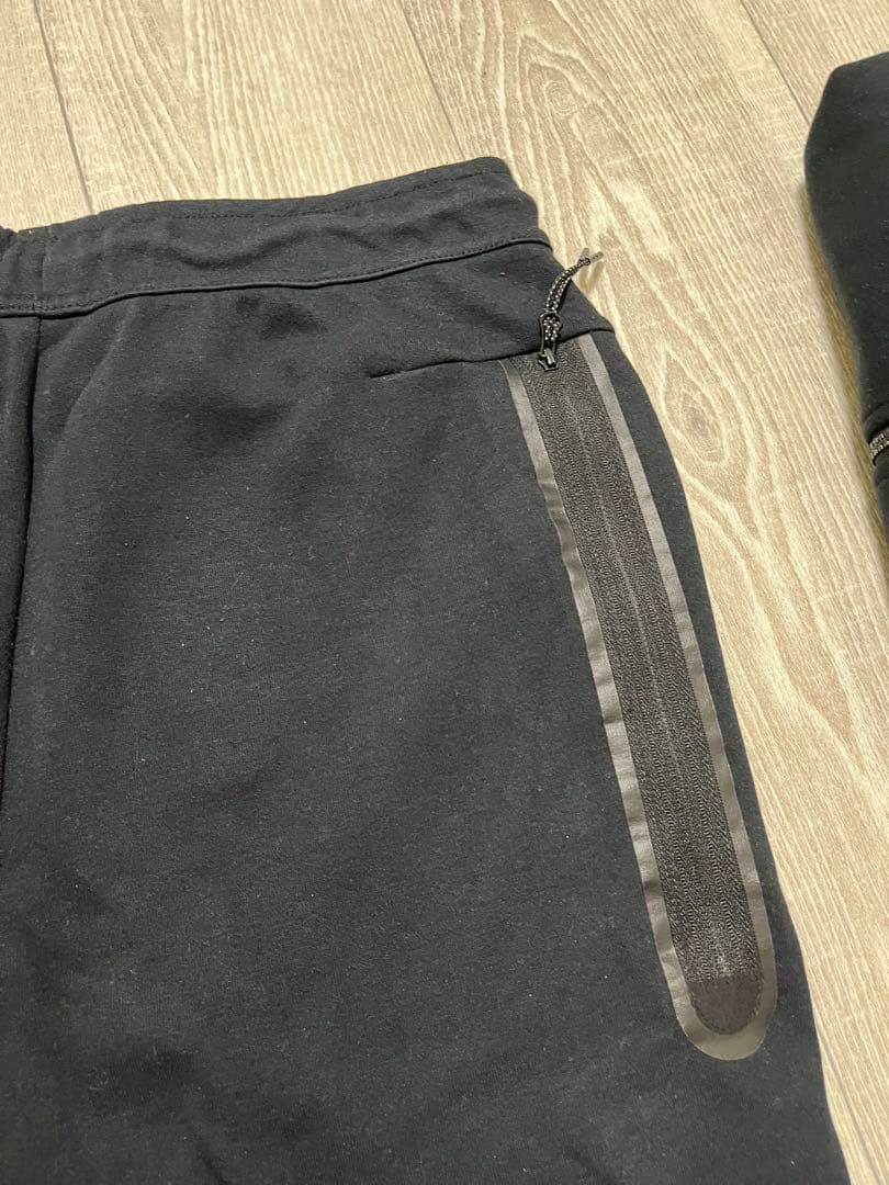 NIKEテックフリース黒 廃盤 上M下L