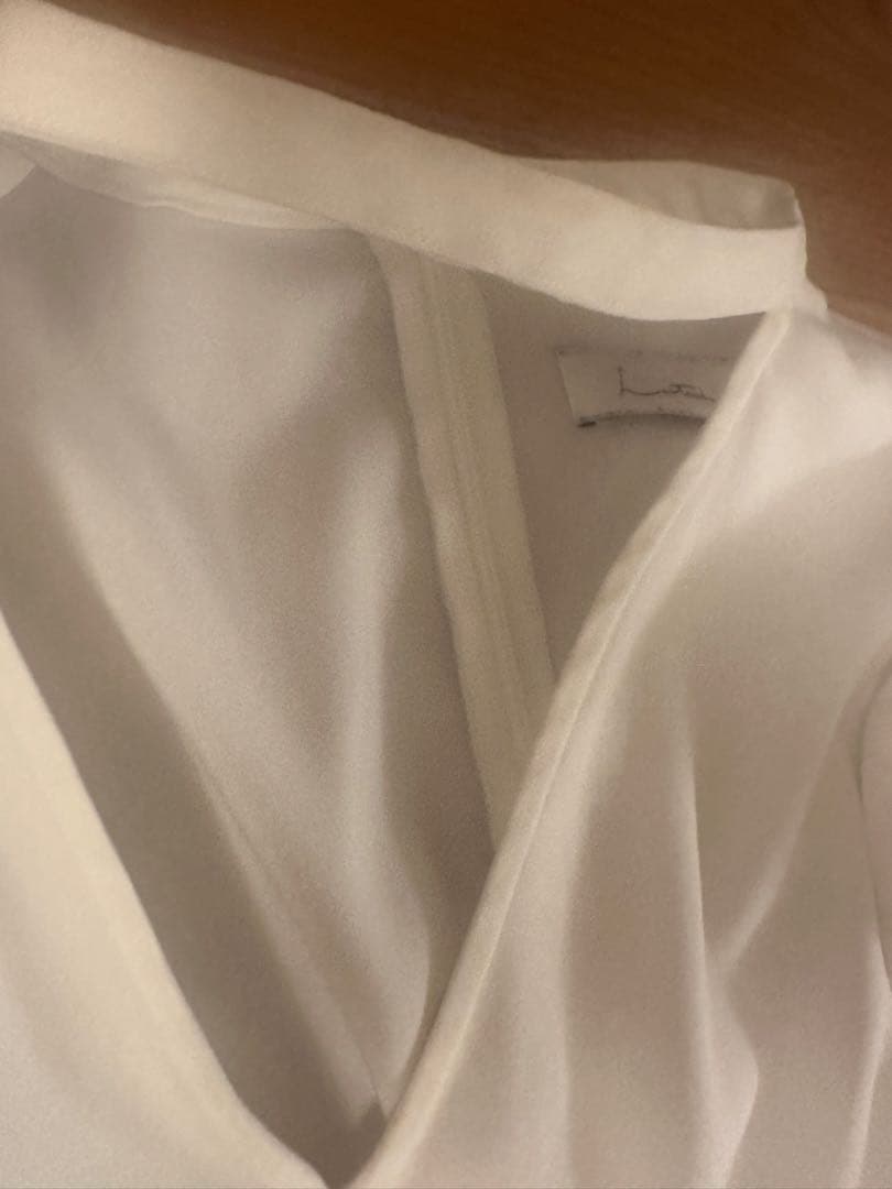 ラウタシー　ホワイトチョーカーネックバルーンスリーブブラウスボディスーツ