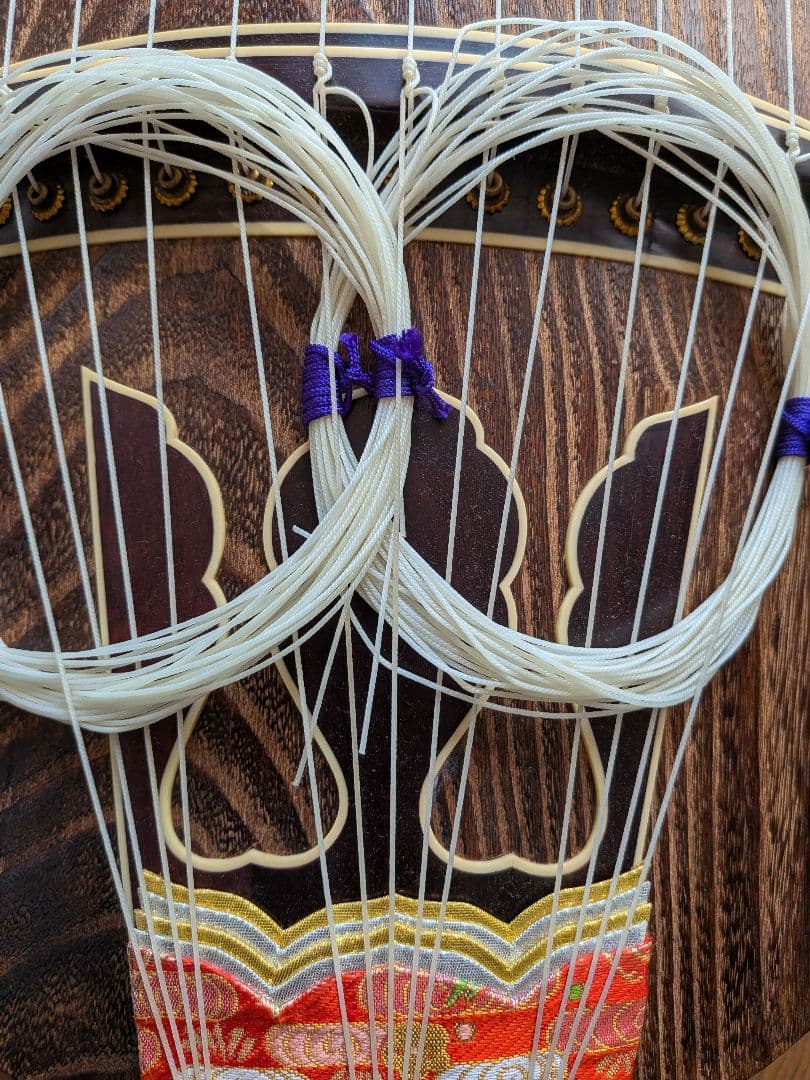 伝統的な13弦琴 　送料無料！和楽器　伝統楽器