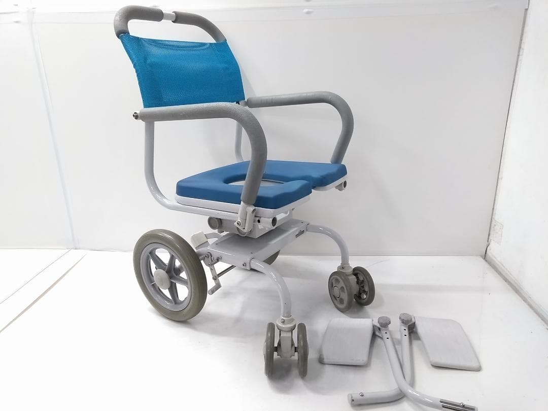ウチエ 入浴用車椅子 シャワーラク 4輪自在 メッシュ背もたれ ブルー◆