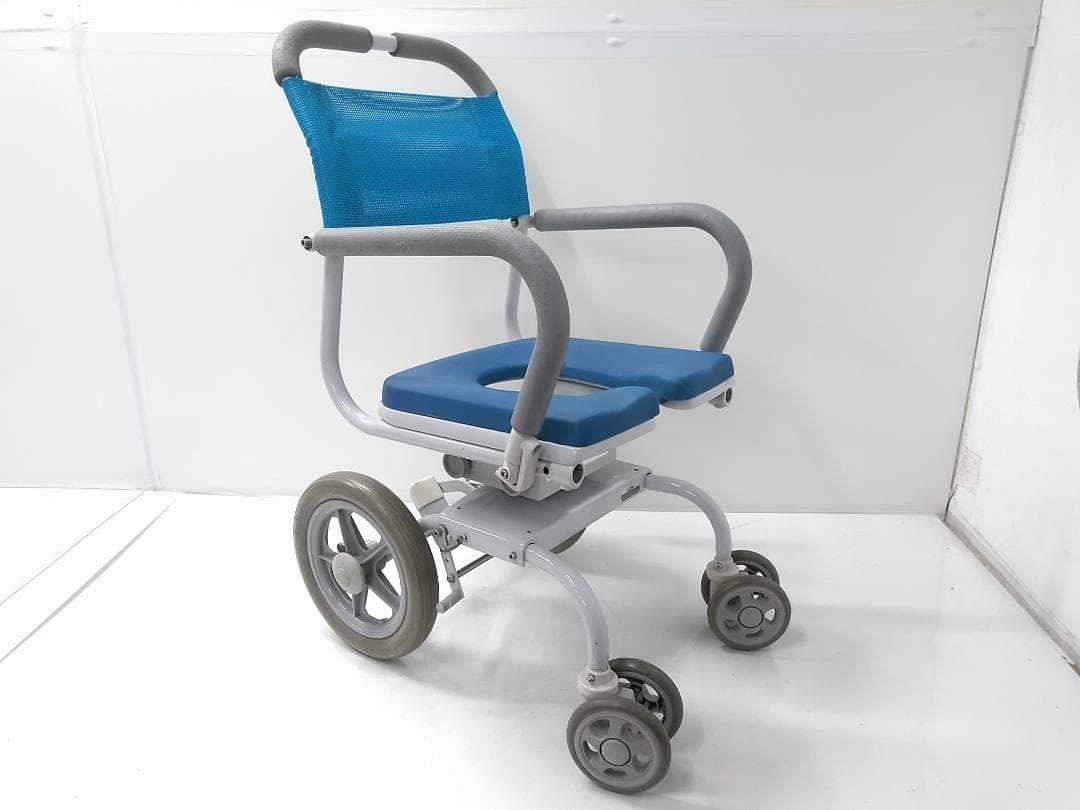 ウチエ 入浴用車椅子 シャワーラク 4輪自在 メッシュ背もたれ ブルー◆