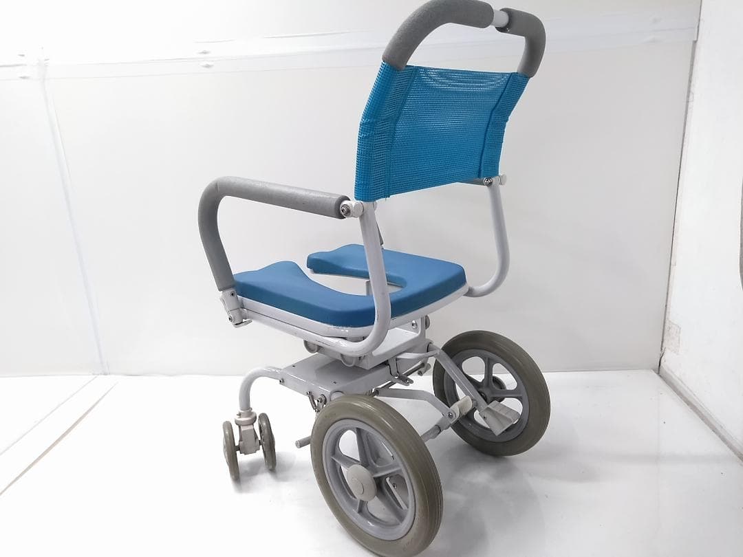 ウチエ 入浴用車椅子 シャワーラク 4輪自在 メッシュ背もたれ ブルー◆