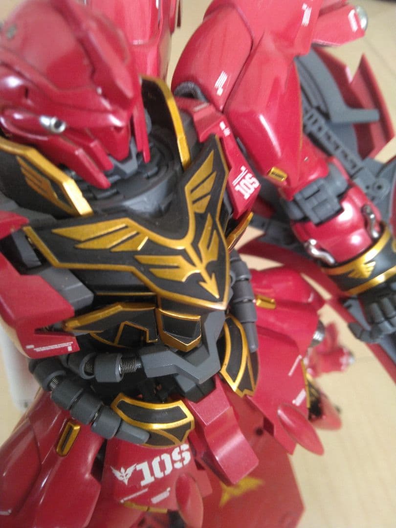 ガンプラ　MG シナンジュ 全塗装完成品　バズーカ　専用台座付