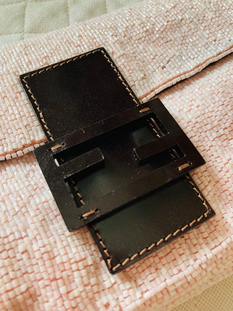 FENDI フェンディ バゲットバッグ 未使用 ピンク ビーズ刺繍 マンマバッグ