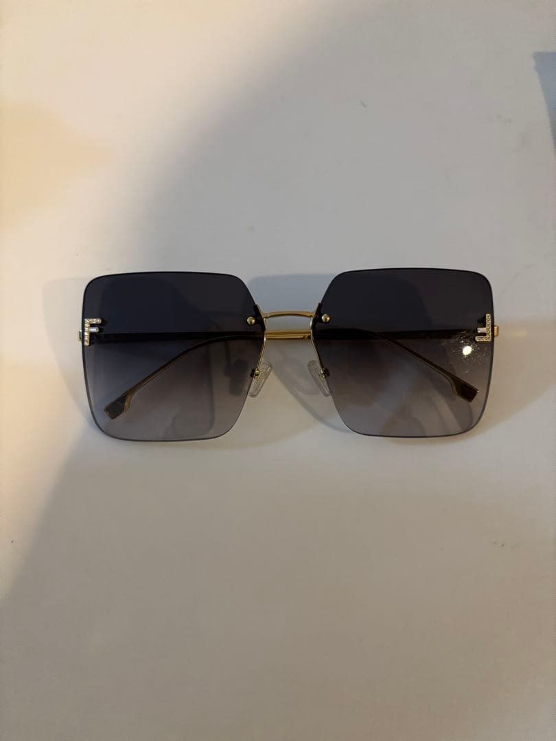 フェンディ　ファーストクリスタルサングラス　FE4082US ゴールド