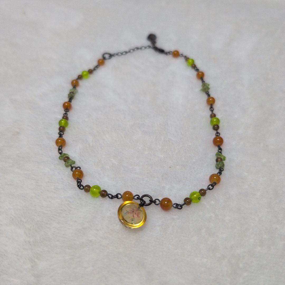 オレンジと緑のビーズネックレス
