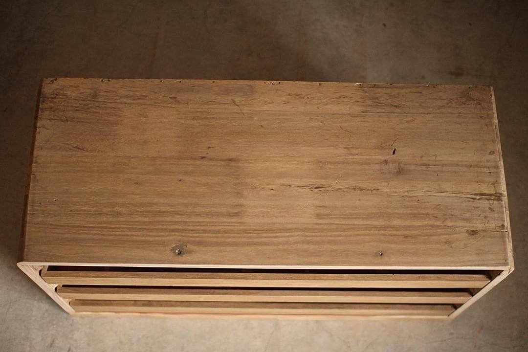 古い木製の引き出し3段　チェスト　桐箪笥