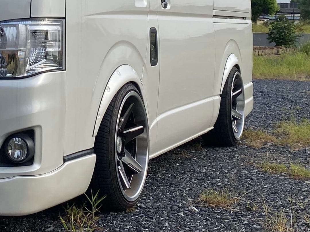 ※新年セール　ハイエース　19インチ　VALOR DCR①