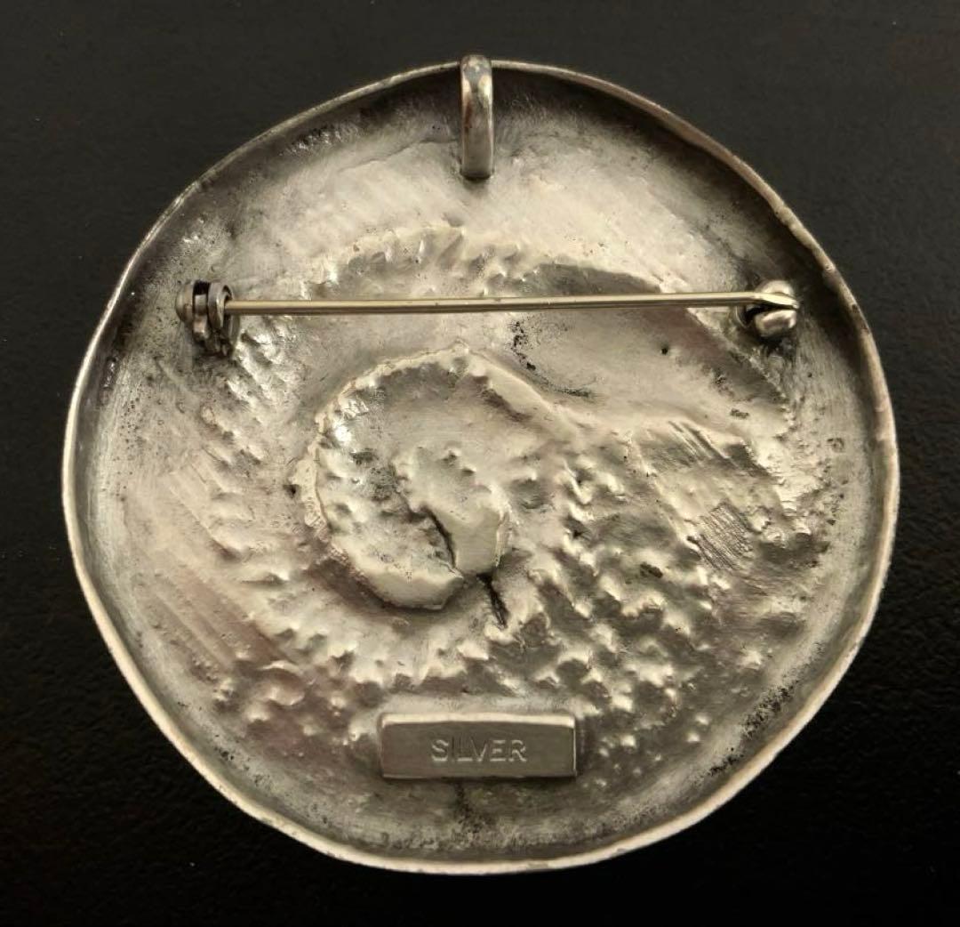 三谷　慎　silver製　レリーフブローチ