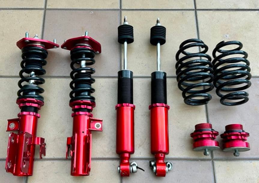 プリウス30　ＺＶＷ30　車高調。